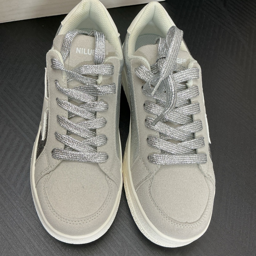 Niluber Silver and Gray Star Sneakers - Picture 2 of 5